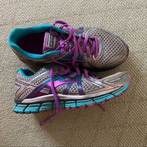 Brooks running sneakers size 8